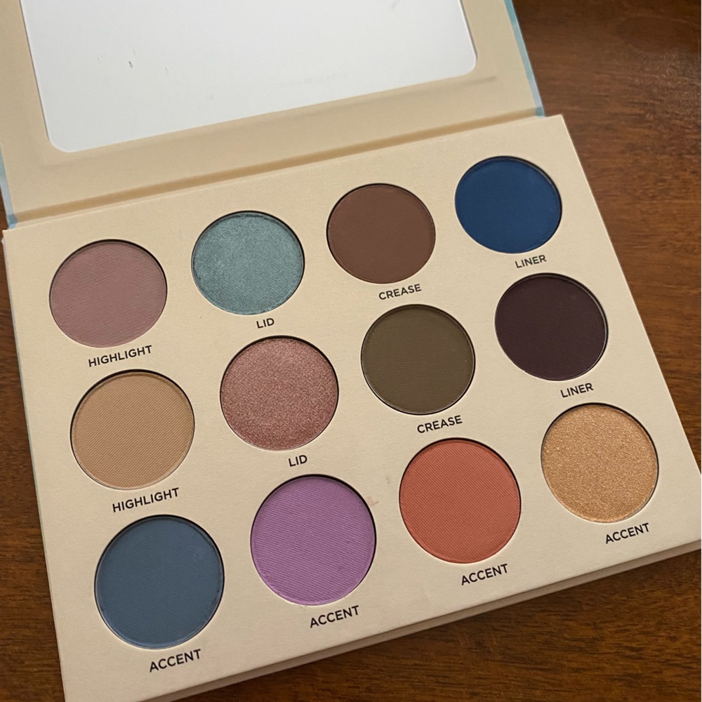 MERLE NORMAN eyeshadow palette